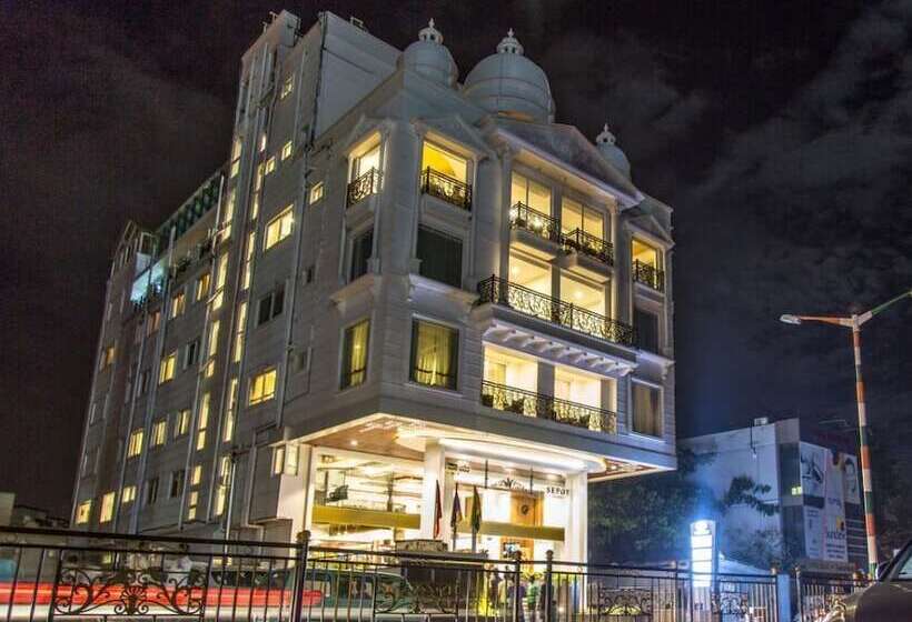 هتل Sepoy Grande Mysore