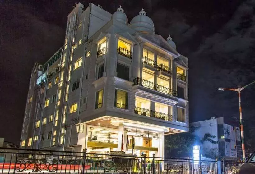 Hotel Sepoy Grande Mysore