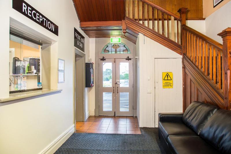 Nightcap At Federal Hotel Mt Gambier