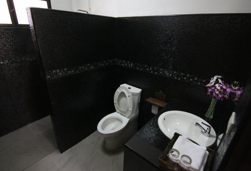 פנסיון Little Teak Home Stay