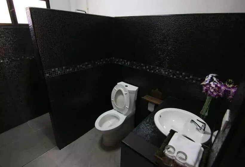 پانسیون Little Teak Home Stay