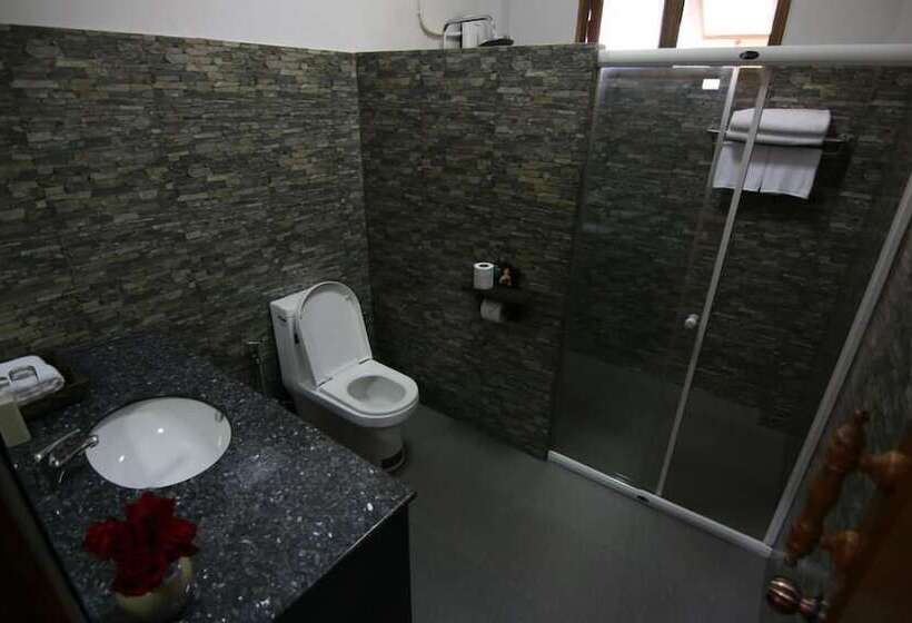 פנסיון Little Teak Home Stay