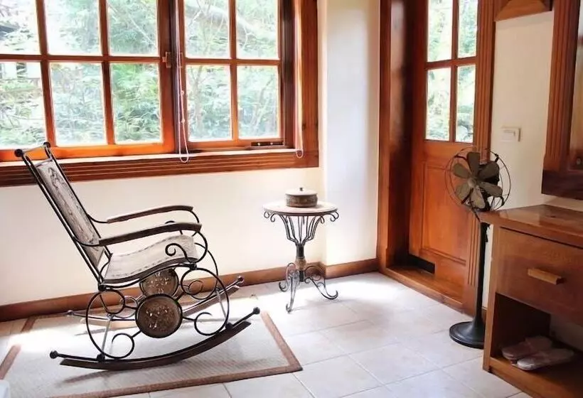 تختخواب و صبحانه Tung Lodge   Miaoli Branch