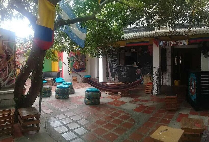 Casa Tropicalia Hostel