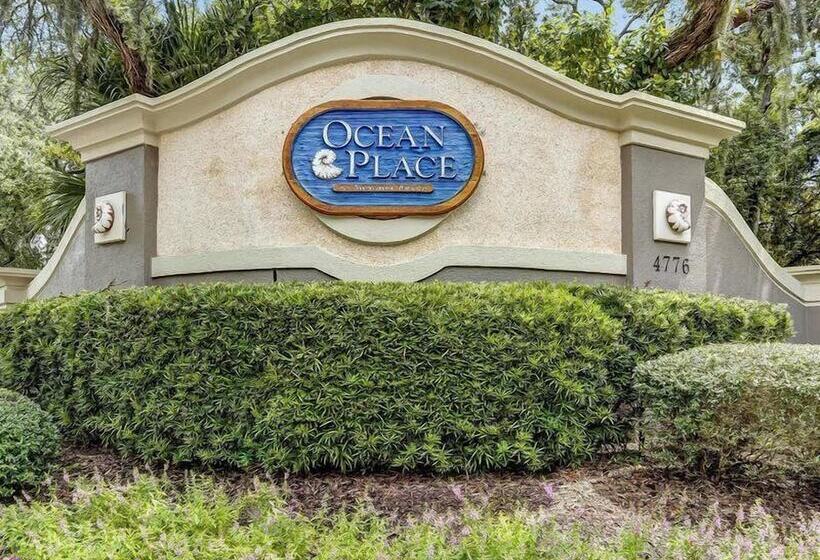 Отель 81 Ocean Place