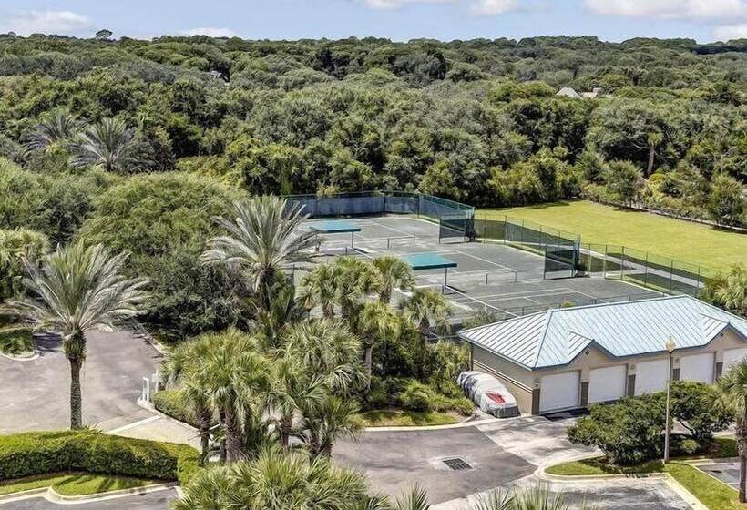 Отель 81 Ocean Place