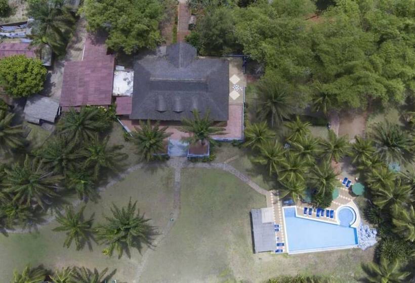 هتل African Queen Lodge