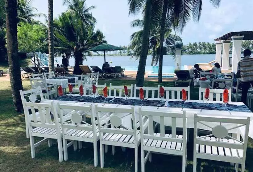 هتل African Queen Lodge