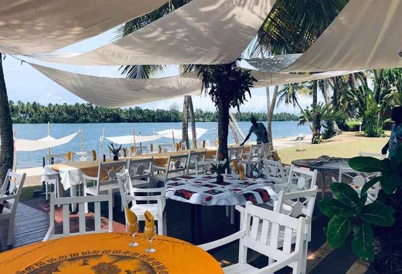 هتل African Queen Lodge