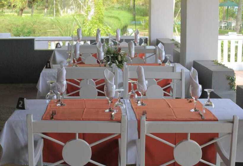 هتل African Queen Lodge