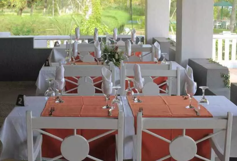 هتل African Queen Lodge