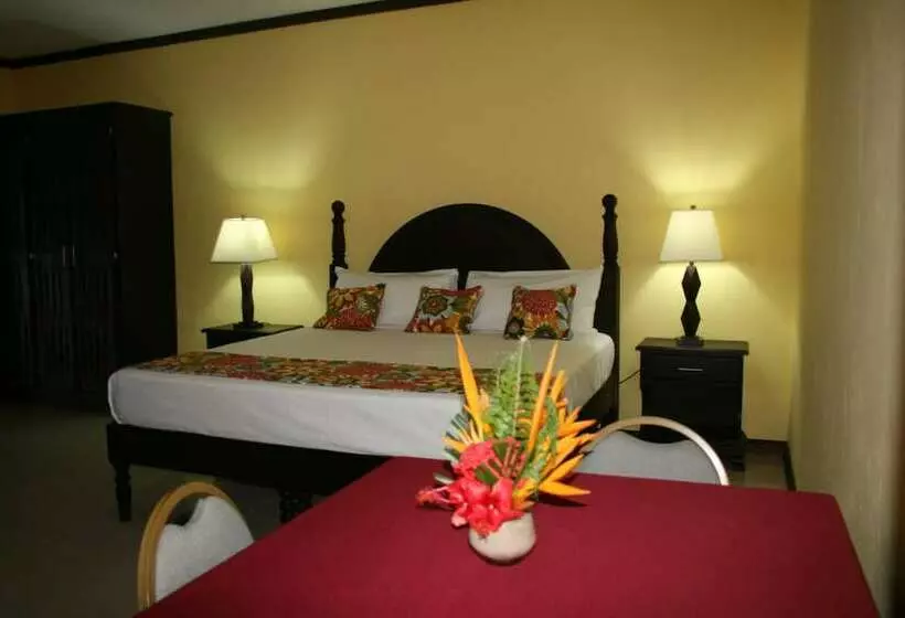 هتل Golden Shore Resort