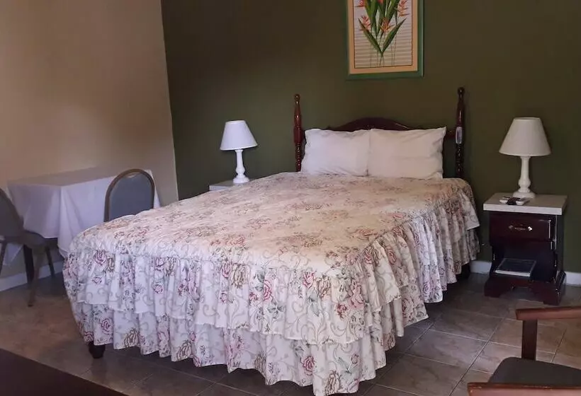 هتل Golden Shore Resort