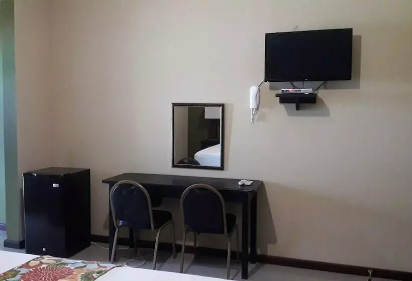 هتل Golden Shore Resort