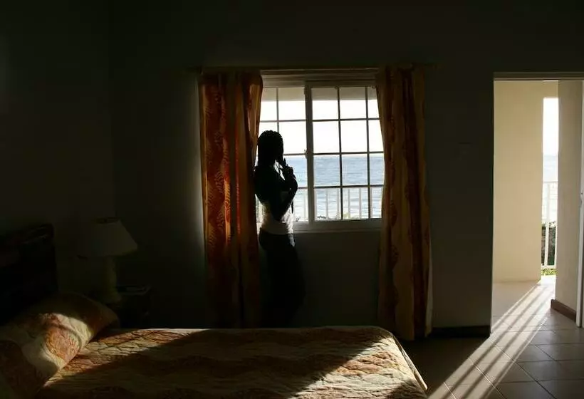 هتل Golden Shore Resort