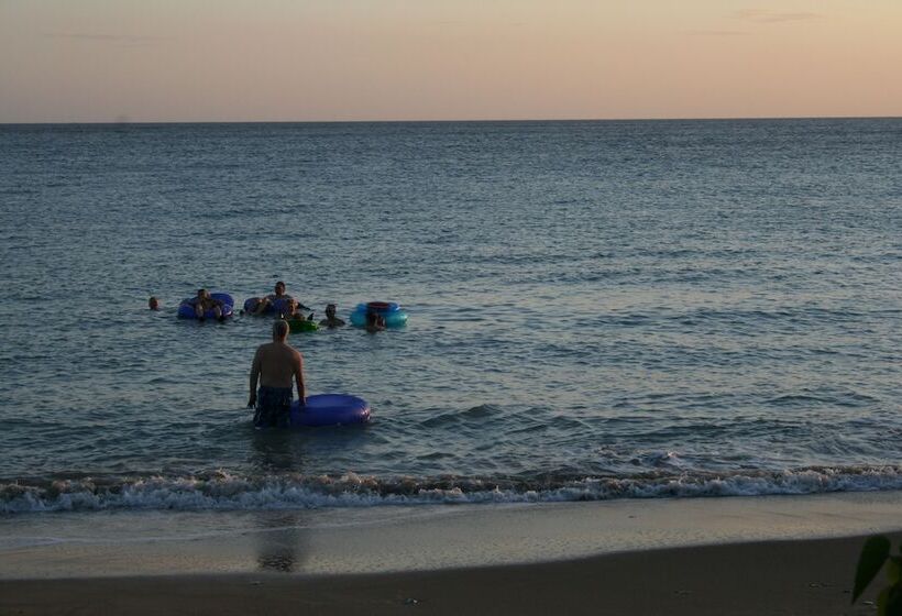 هتل Golden Shore Resort