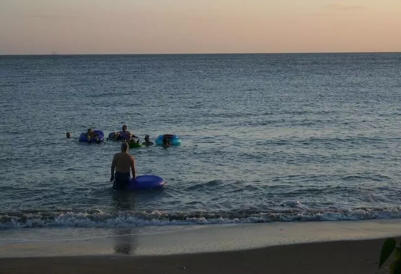 هتل Golden Shore Resort