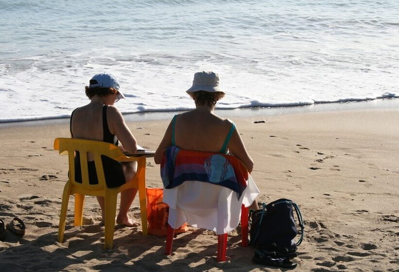 هتل Golden Shore Resort