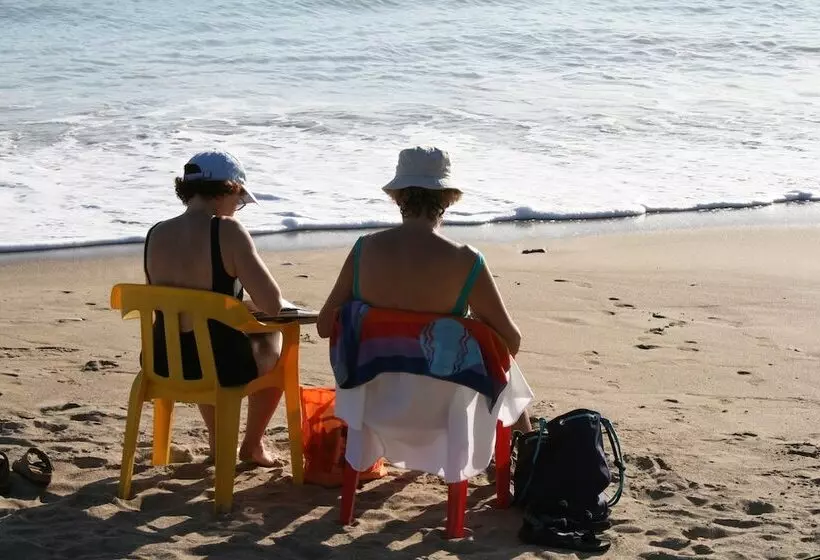 هتل Golden Shore Resort