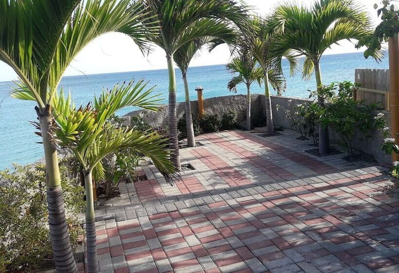 هتل Golden Shore Resort