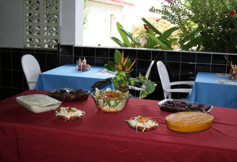 هتل Golden Shore Resort