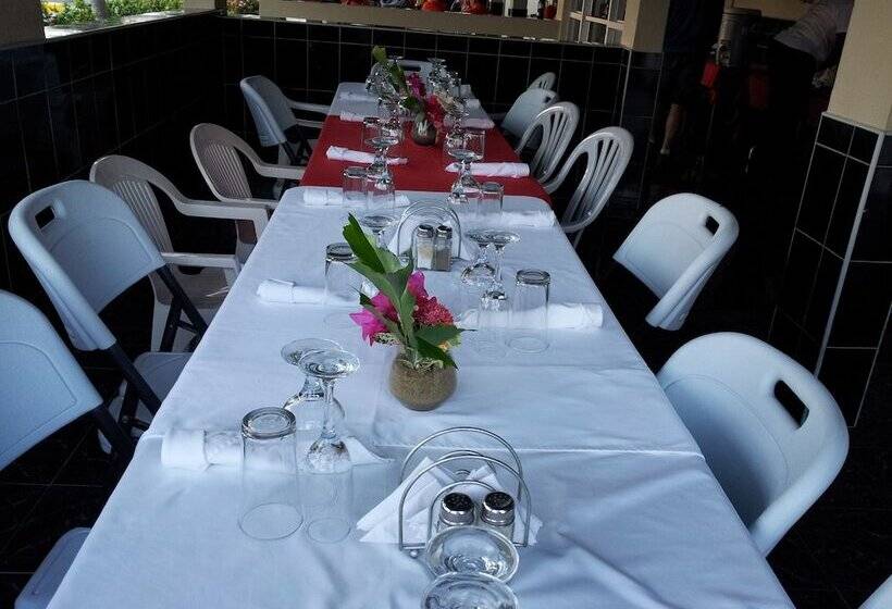 هتل Golden Shore Resort