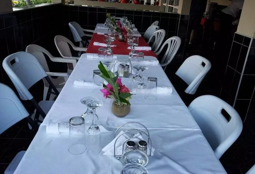 هتل Golden Shore Resort