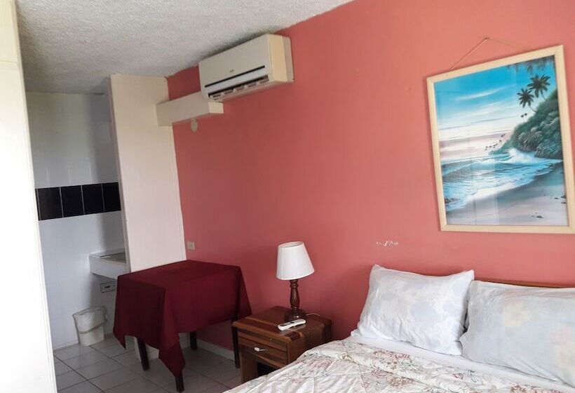 هتل Golden Shore Resort