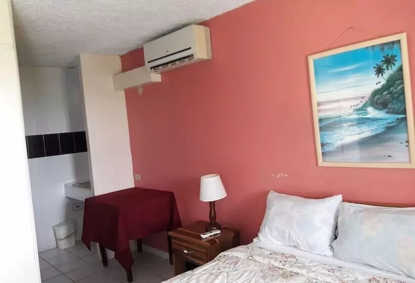 هتل Golden Shore Resort