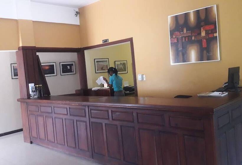 هتل Golden Shore Resort