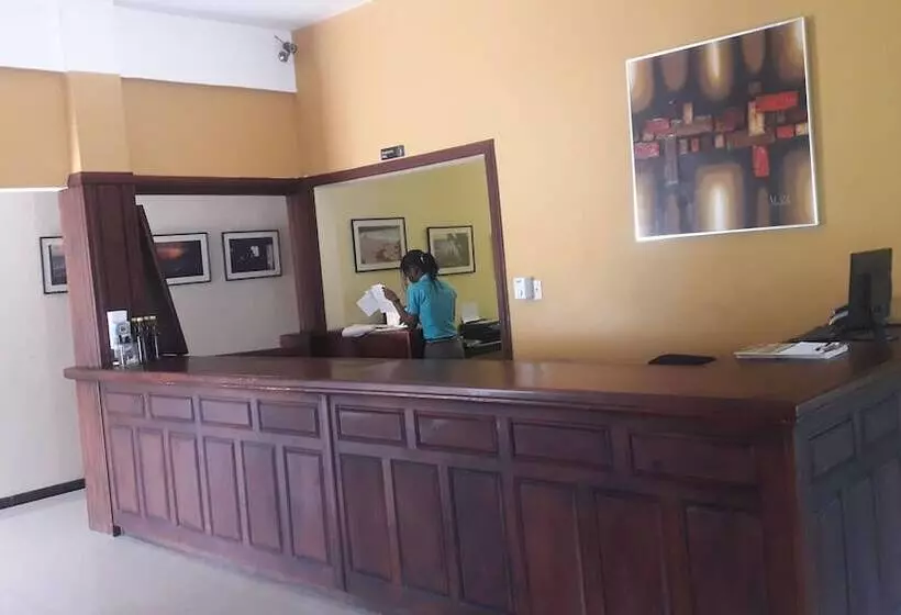 هتل Golden Shore Resort