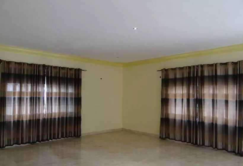 هتل Kalalo Cottage Inn