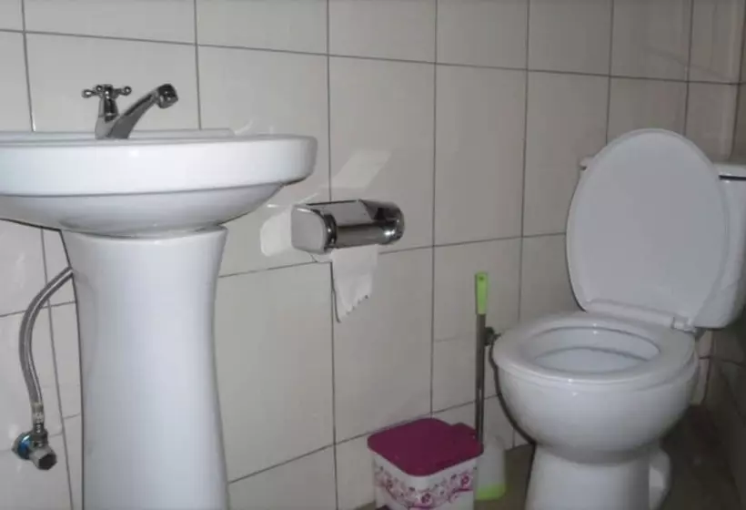 هتل Kalalo Cottage Inn