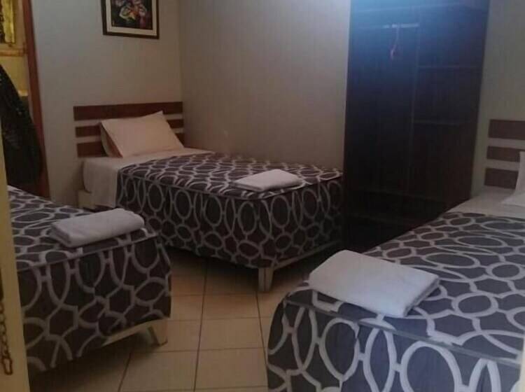 هتل La Posada De Valdez