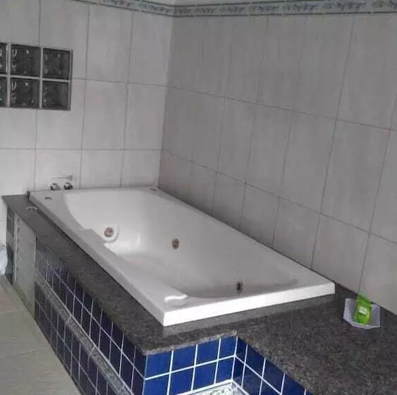 Hotelli Pousada Tropical   Adults Only