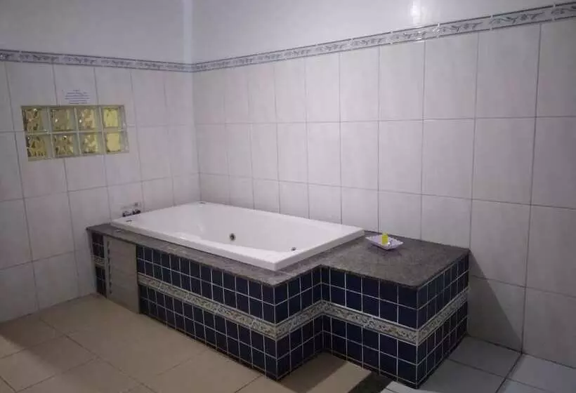 Hotelli Pousada Tropical   Adults Only