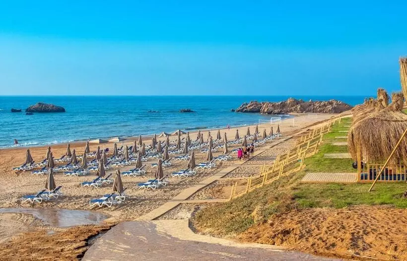 هتل Zina Beach Resort & Spa