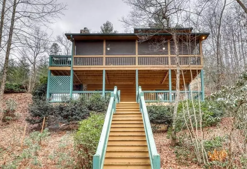 Lucilles Creekside Hideaway