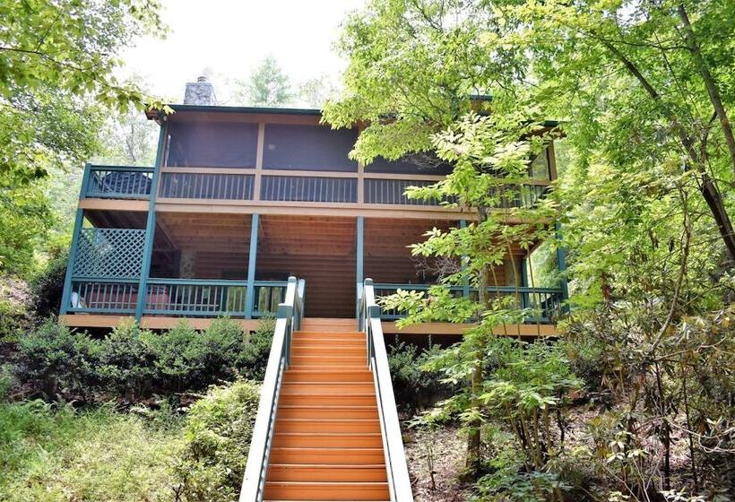 Lucilles Creekside Hideaway