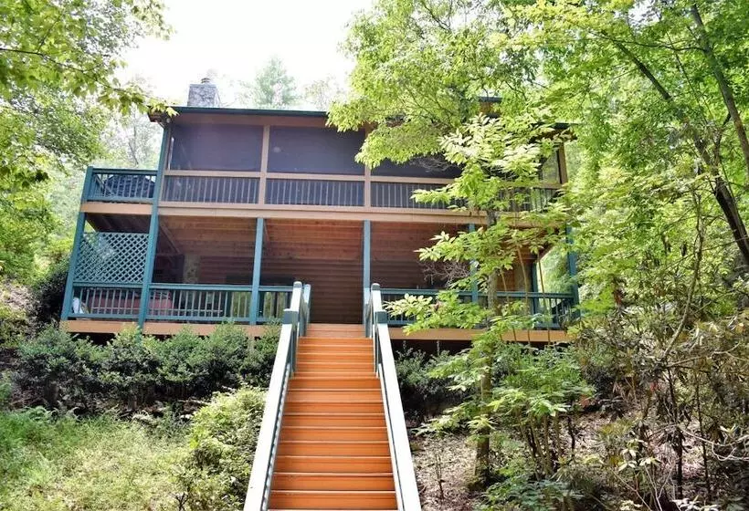 Lucilles Creekside Hideaway