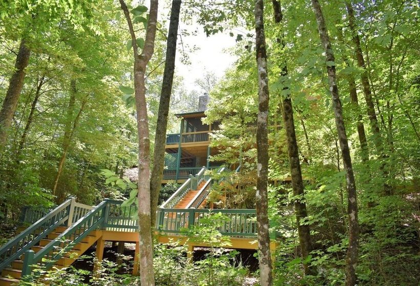 Lucilles Creekside Hideaway