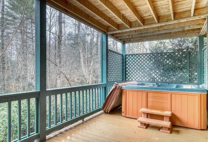 Lucilles Creekside Hideaway