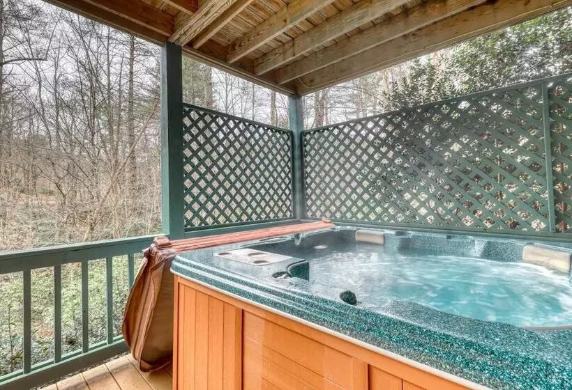 Lucilles Creekside Hideaway