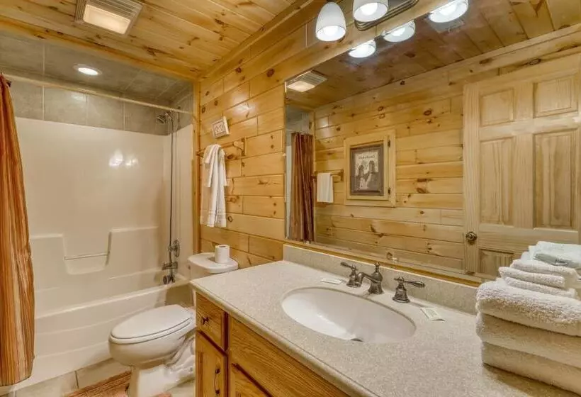 Lucilles Creekside Hideaway