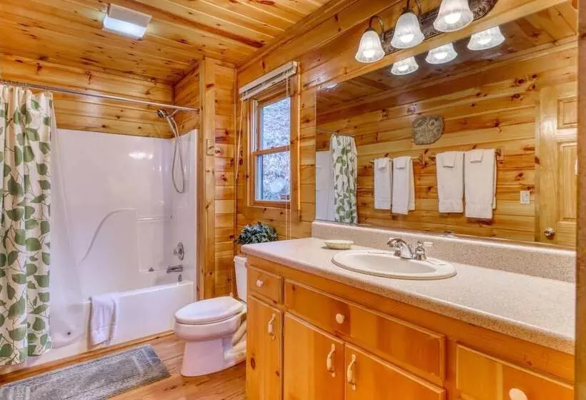 Lucilles Creekside Hideaway