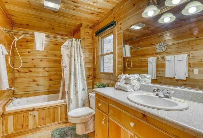 Lucilles Creekside Hideaway