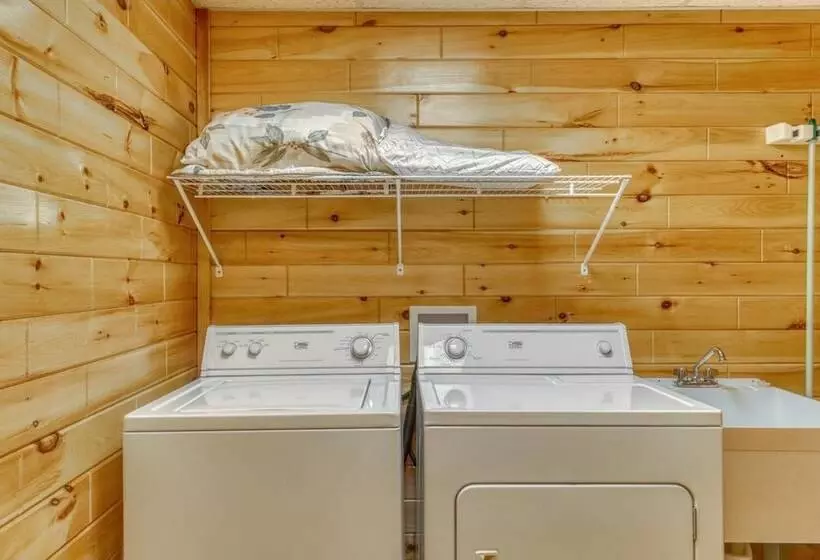 Lucilles Creekside Hideaway