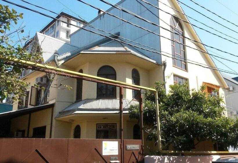 פנסיון Lazur Guest House