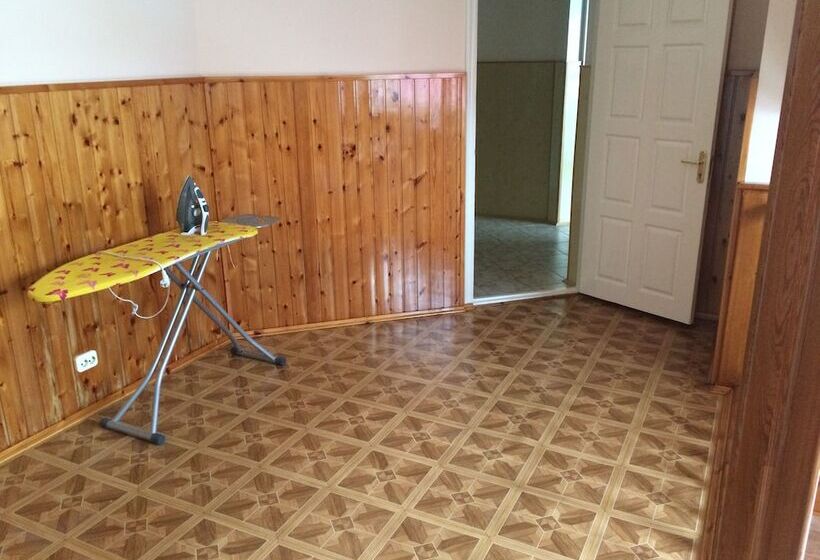 פנסיון Lazur Guest House