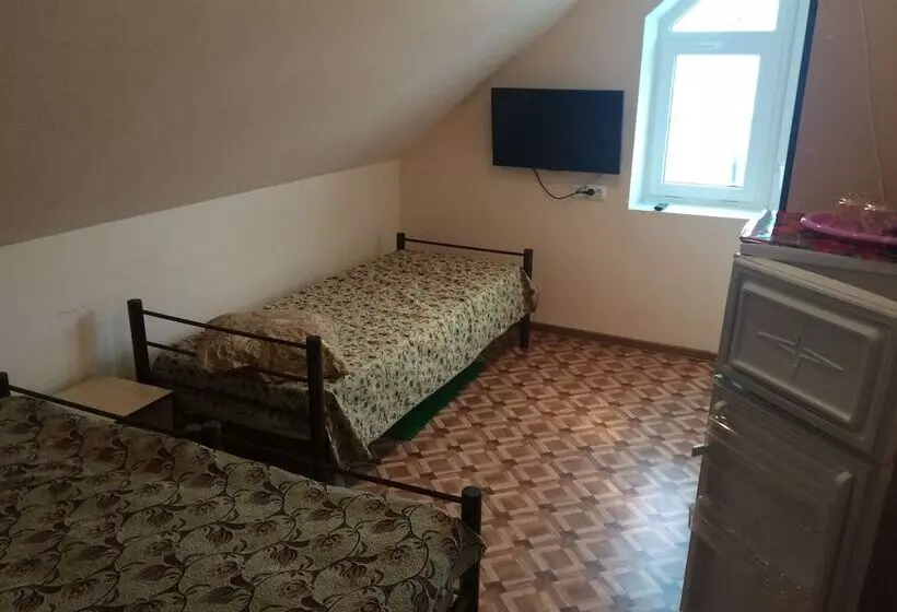 Majatalo Lazur Guest House